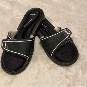 nike slides with velcro strap